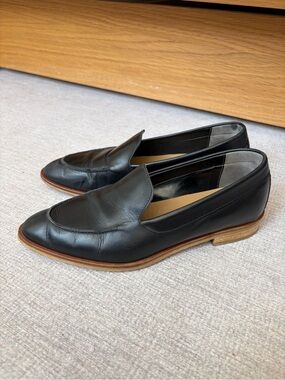 Everlane Black Leather Slip-On Loafers with Tan Sole, US 5.5